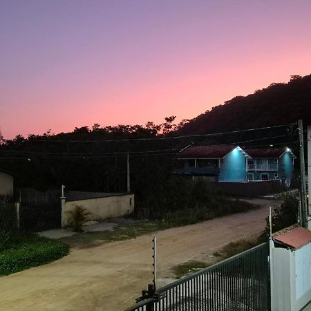 Kitnet Aconchegante Praia De Maranduba Apartment Убатуба Екстериор снимка